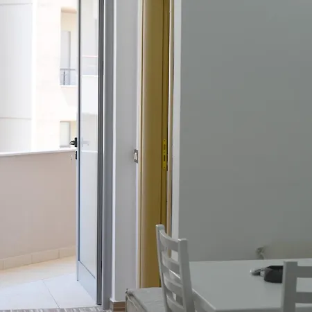 Kam In The Center Wlora